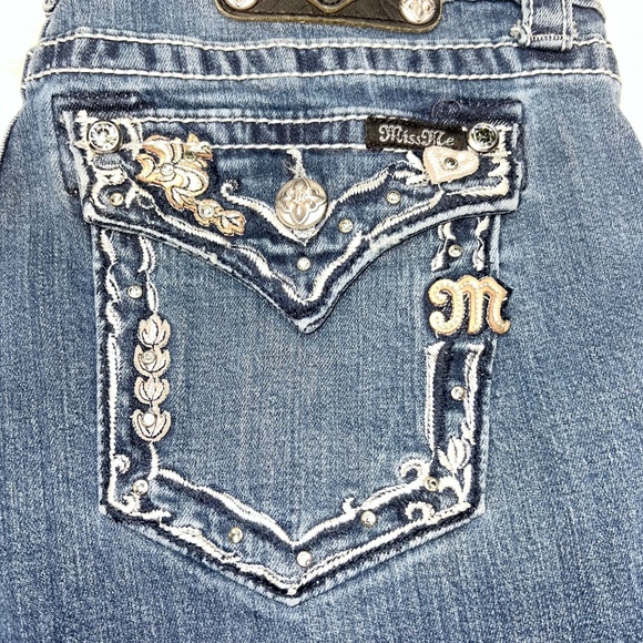 👖|•MISS ME•| Boyfriend Capri Jeans Size 29👖 - Picture 5 of 10